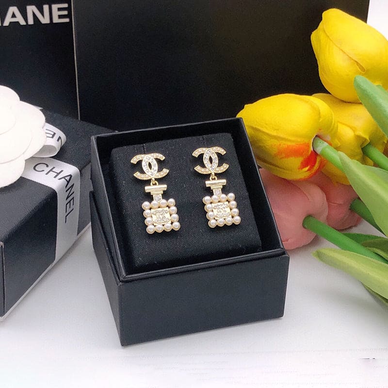 18K  Chanel Pearl Shape Earrings