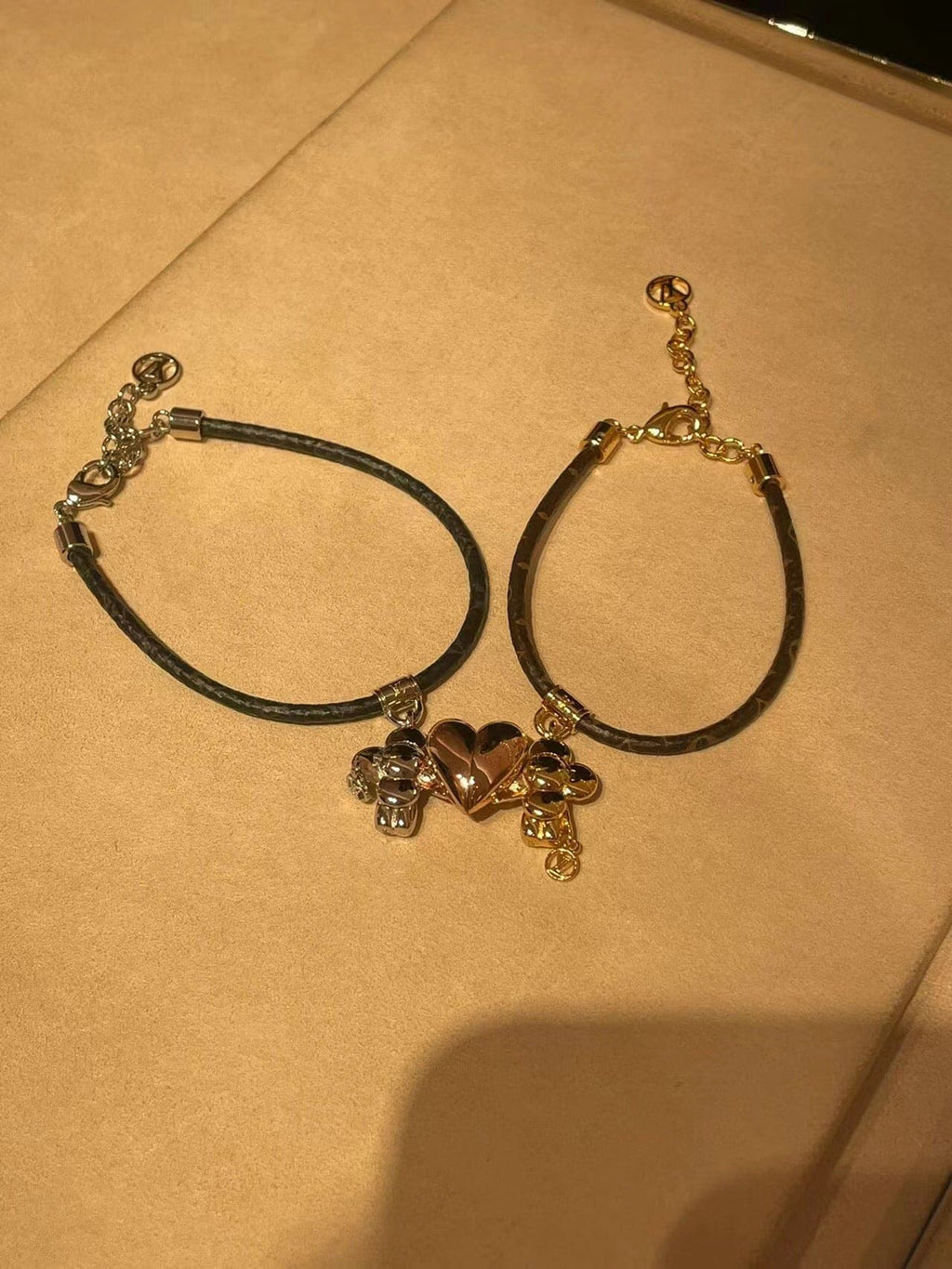 18K Louis Vuitton Vivienne Amour One Set Bracelets
