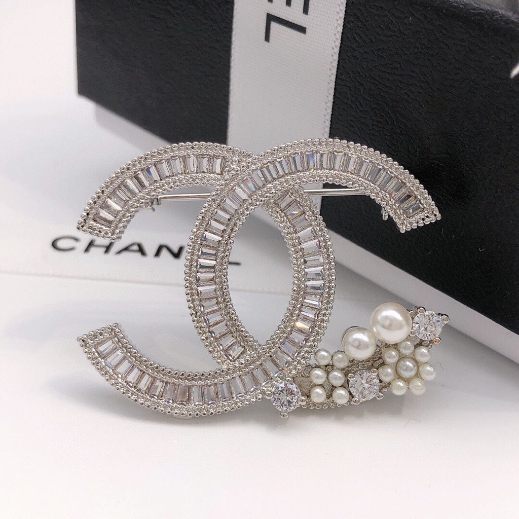 18K  Chanel Star Crystals Brooch