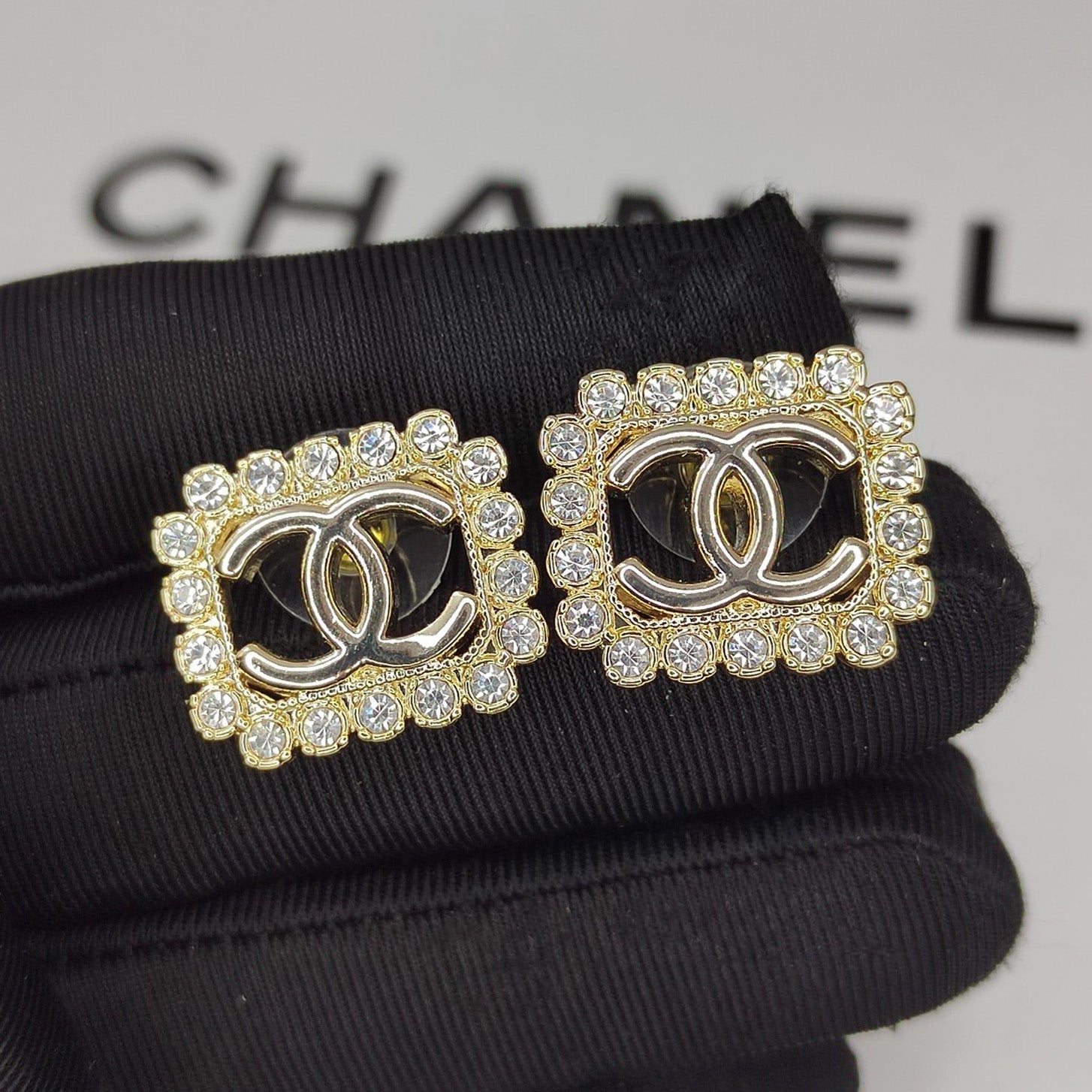 18K  Chanel Diamonds Earrings