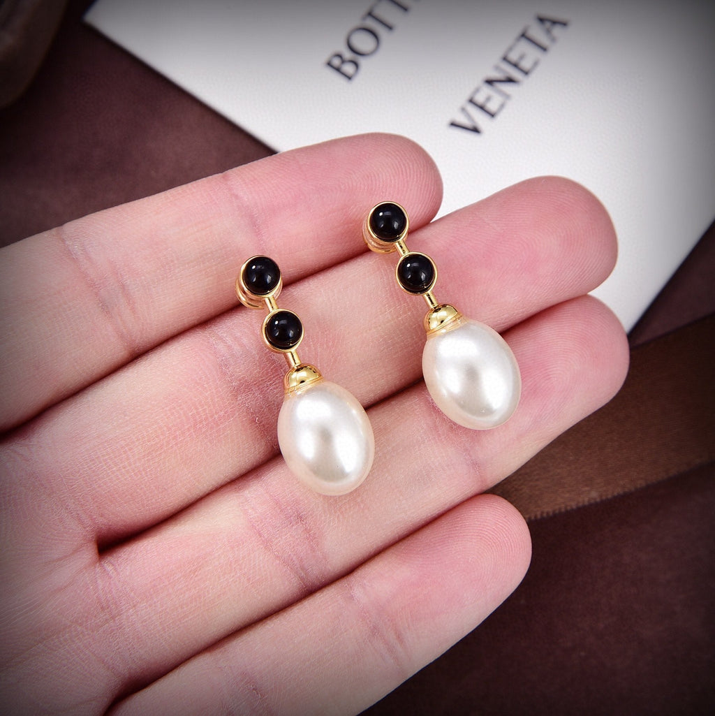 18K BVLGARI Pearl Earrings
