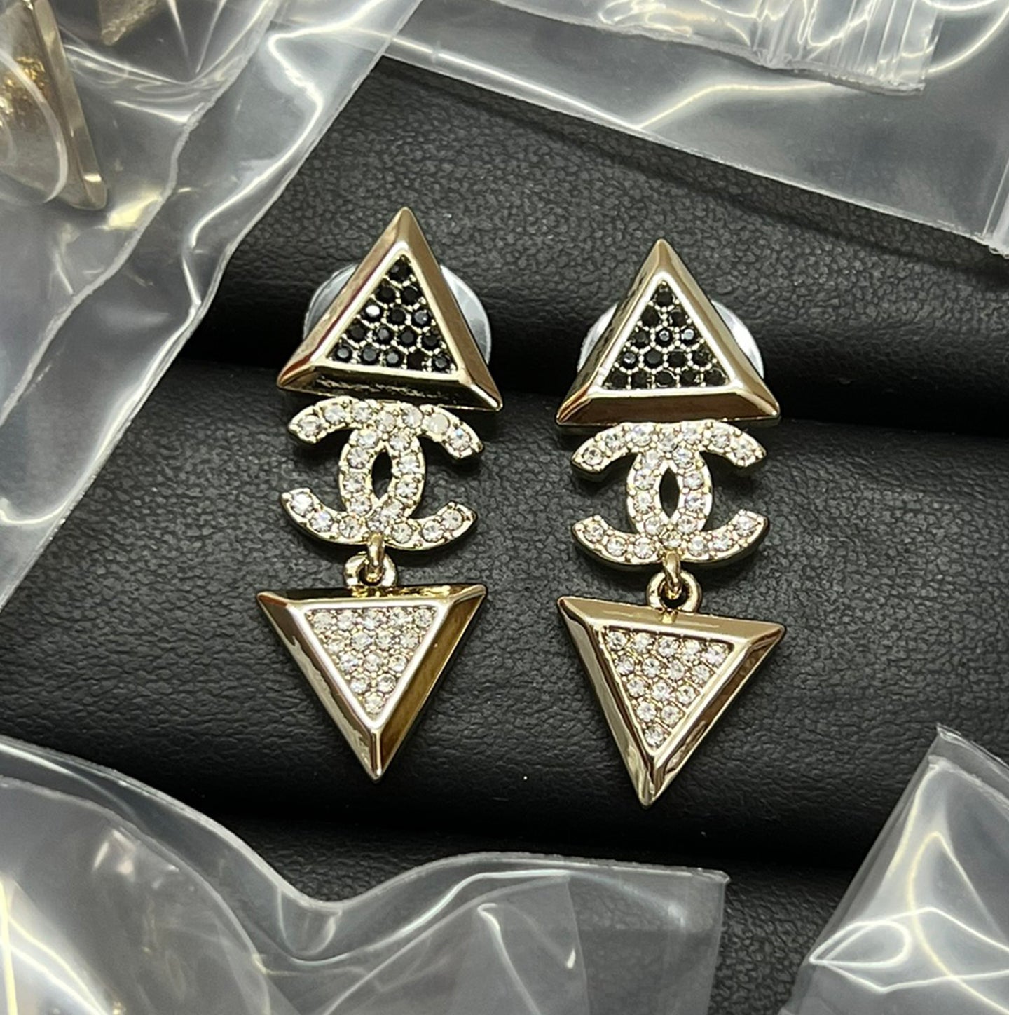 18K  Chanel Triangle Diamonds Earrings