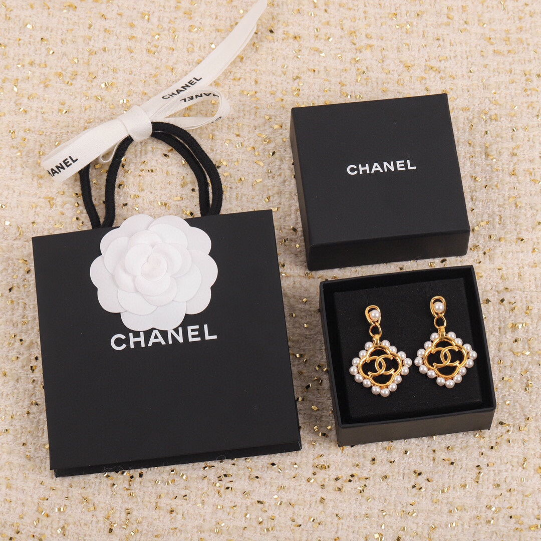 18K  Chanel Square Pearl Pendant Earrings