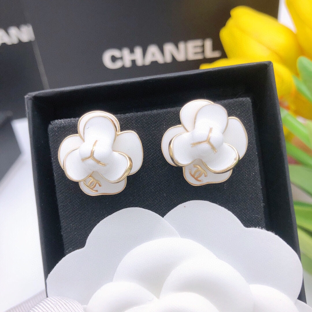 18K  Chanel Flower Pearl Earrings