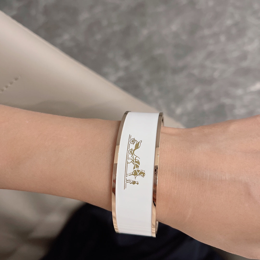 18K Enamel Cal¨¨che Wide Bangle Hermes Bracelet