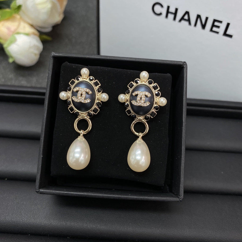 18K  Chanel Pearl Pendant Earrings