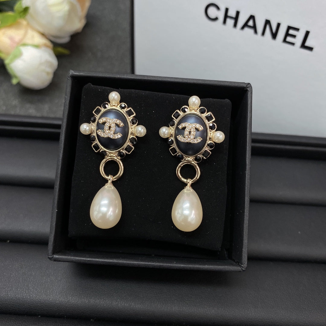18K  Chanel Pearl Pendant Earrings