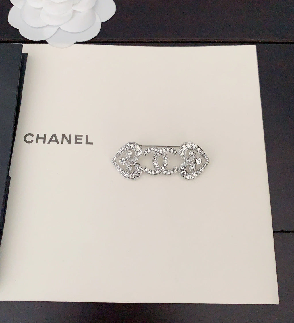 18K  Chanel Heart Brooch