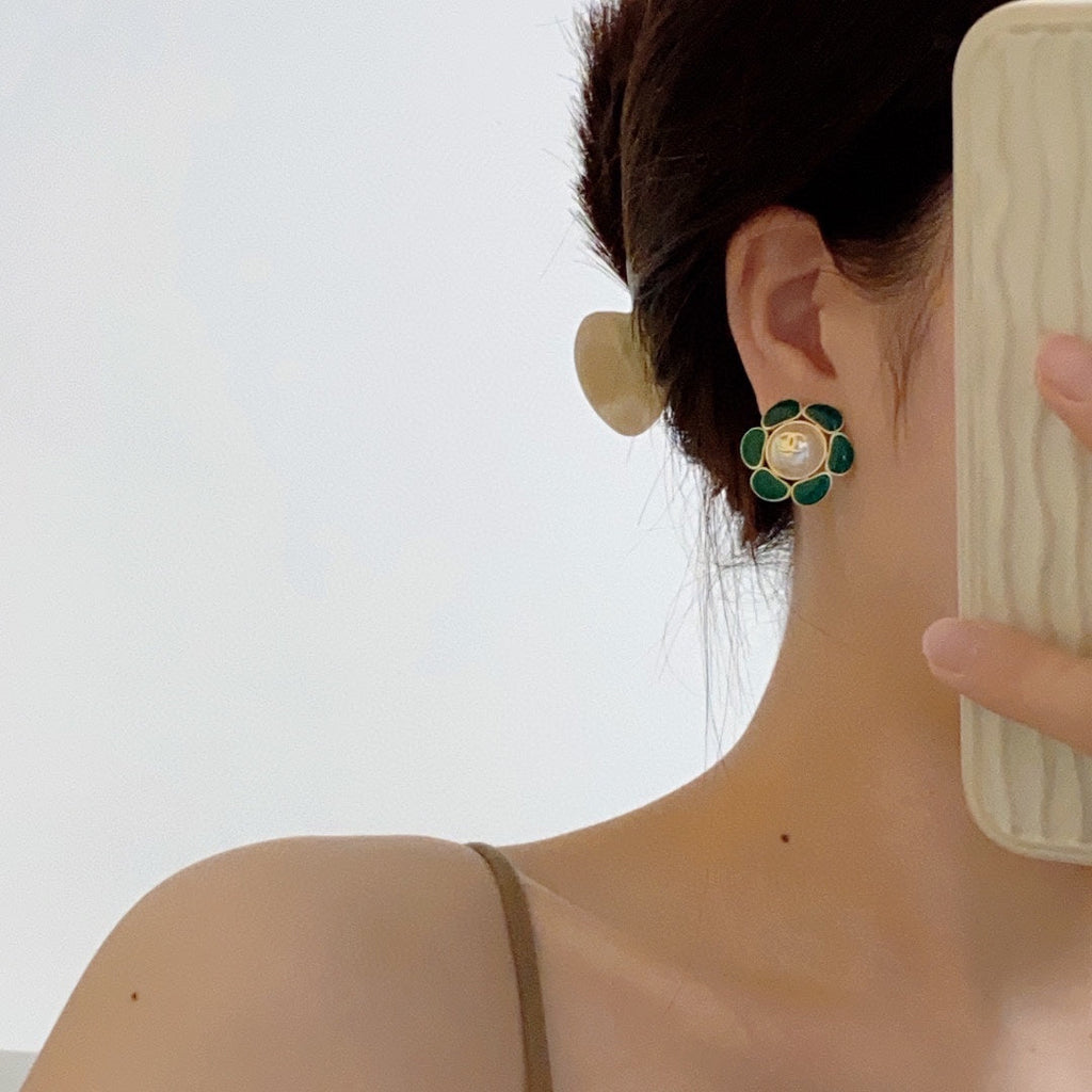 18K  Chanel Emerald Petals Earrings