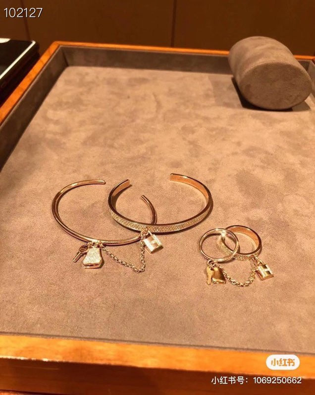 18K Kelly Clochette Diamonds Hermes Bracelet