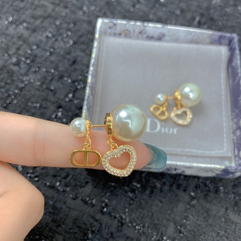 18K Dior 30 Montaigne Heart Earrings