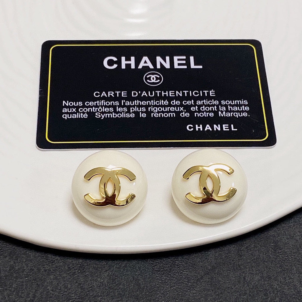 18K  Chanel Pearl Round Earrings