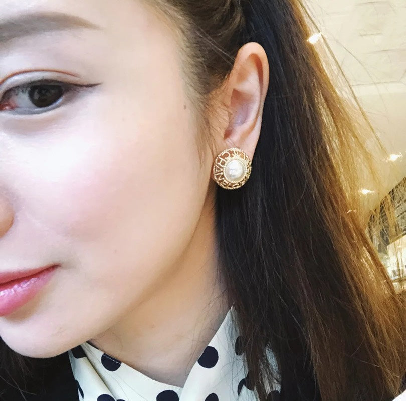 18K  Chanel Pearl Round Earrings