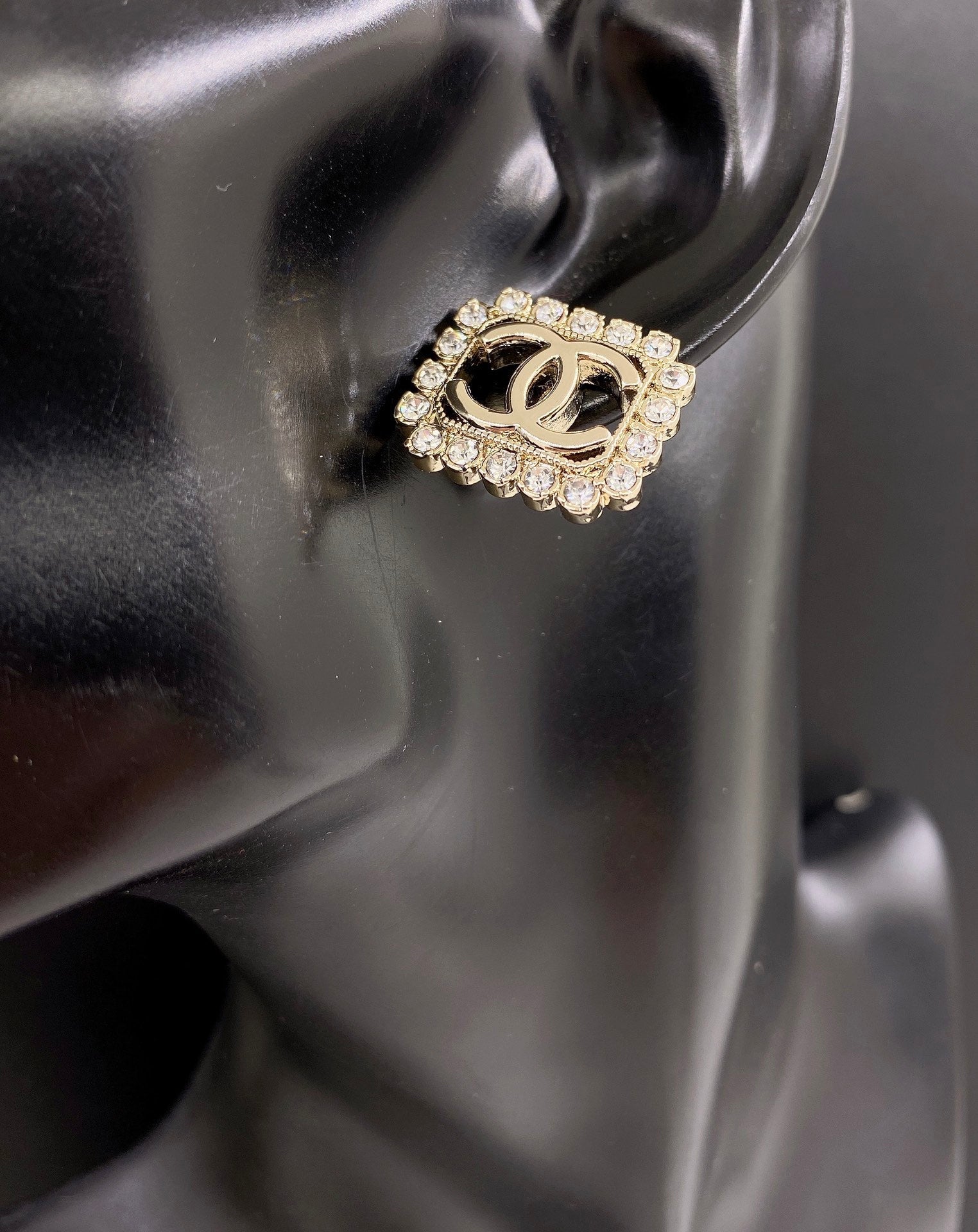 18K  Chanel Square Pearls Earrings