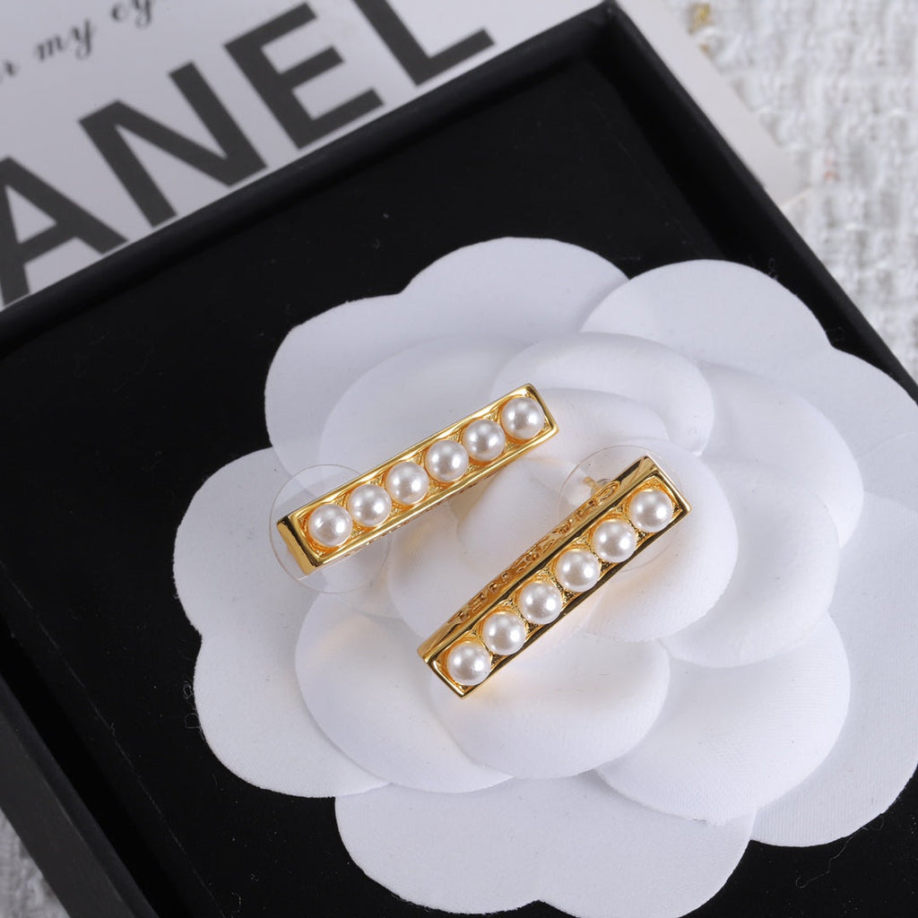 18K  Chanel Pearls Earrings