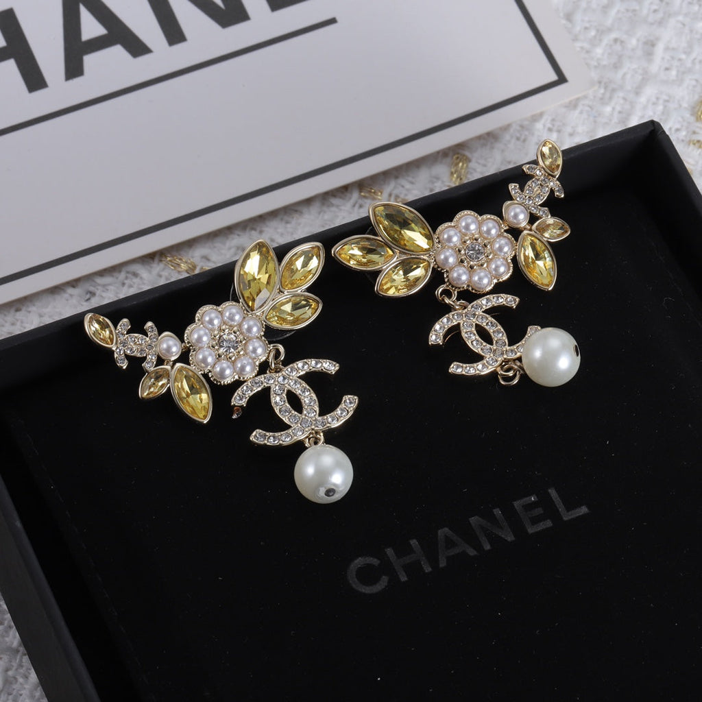 18K  Chanel Flower Crystals Earrings