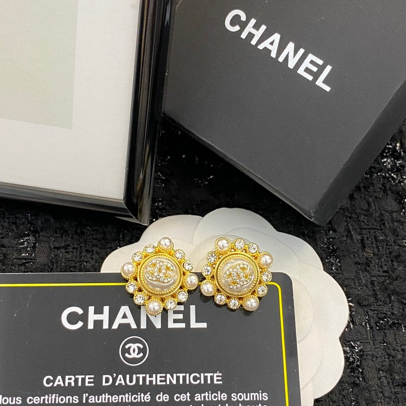 18K  Chanel Pearls Earrings
