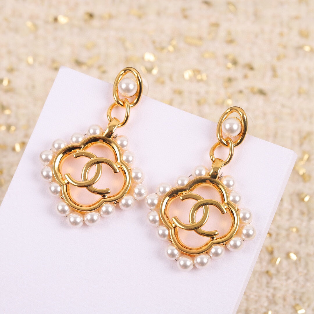 18K  Chanel Square Pearl Pendant Earrings