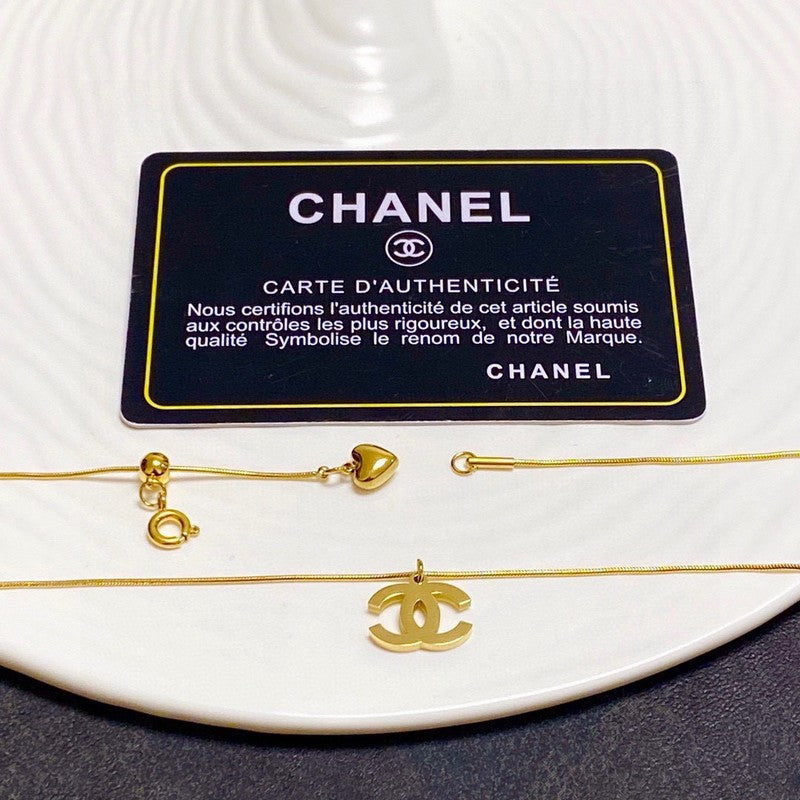 18K  Chanel Heart Pendant Gold Necklace