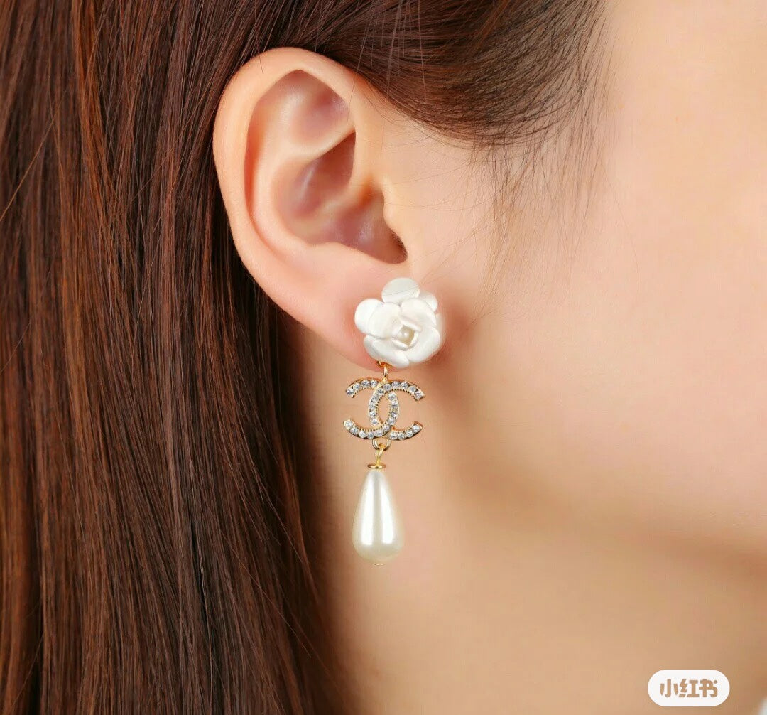 18K  Chanel Flower Pearl Earrings