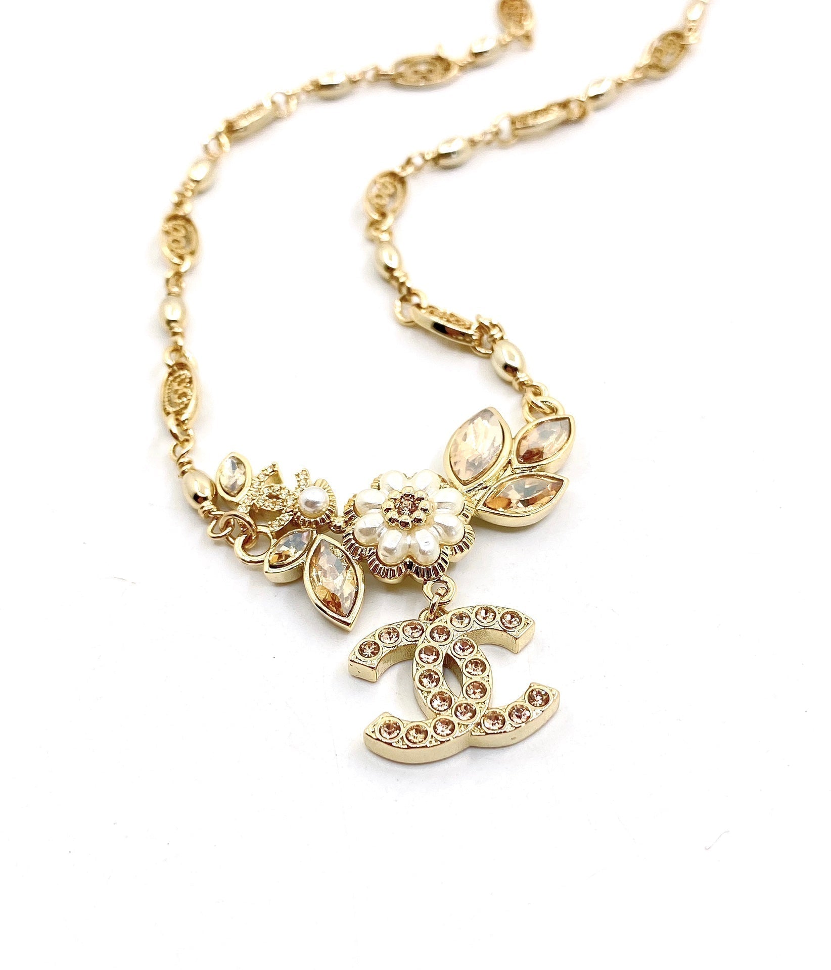 18K  Chanel Flowers Diamonds Necklace