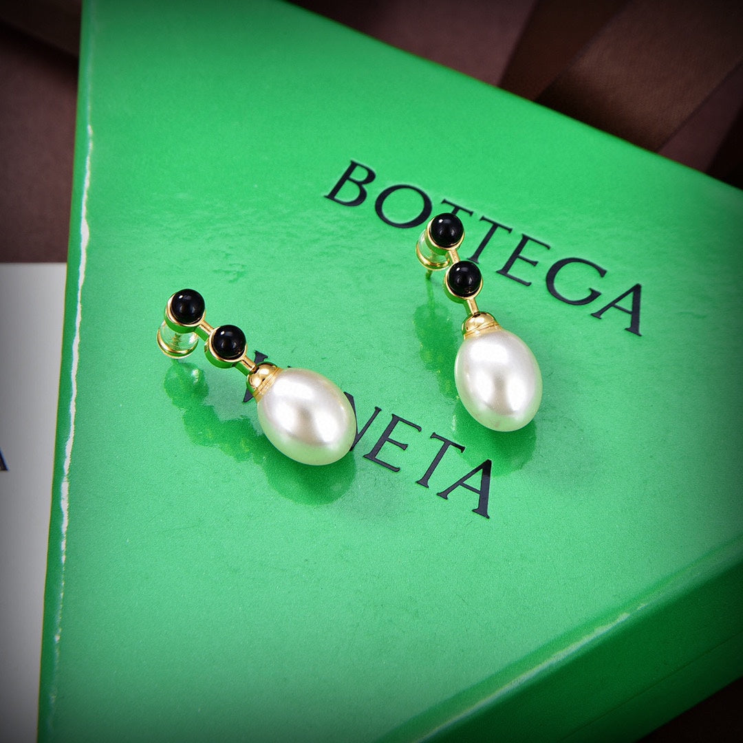 18K BVLGARI Pearl Earrings