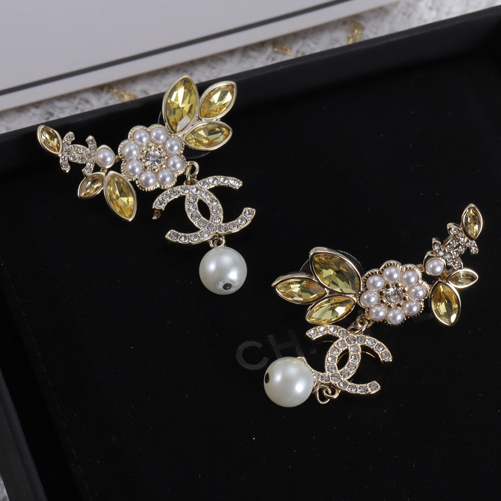 18K  Chanel Flower Crystals Earrings