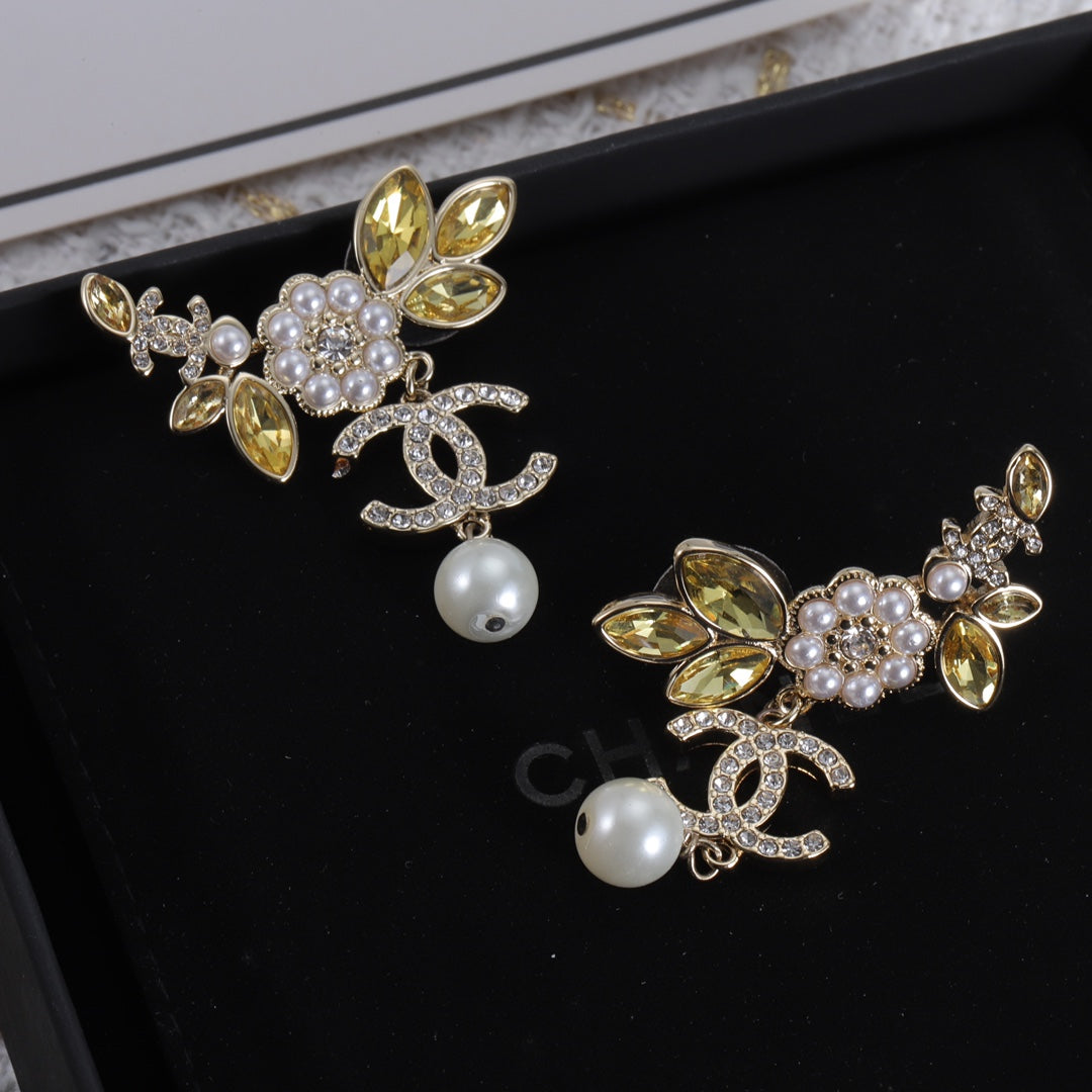 18K  Chanel Flower Crystals Earrings