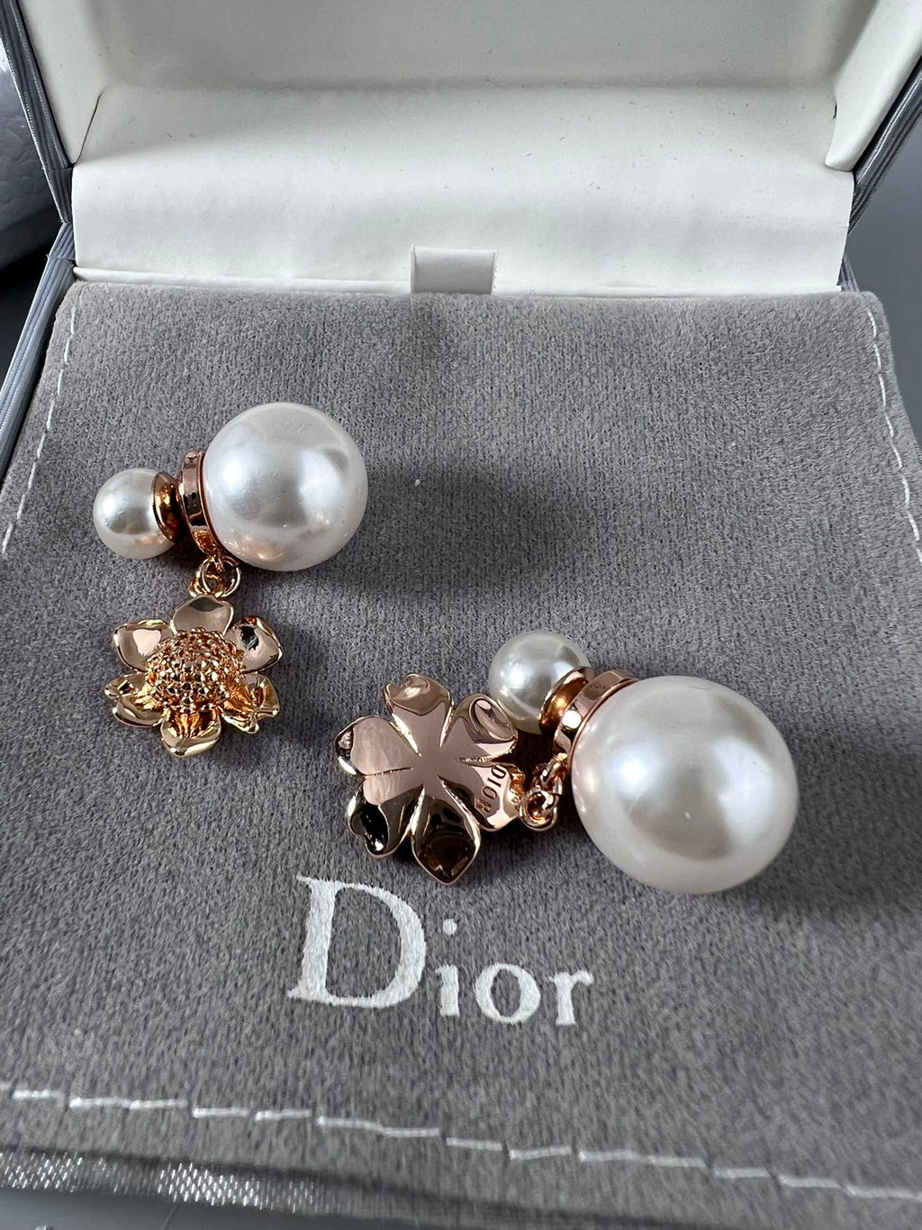 18K Dior Vintage Flower Pearl Earrings