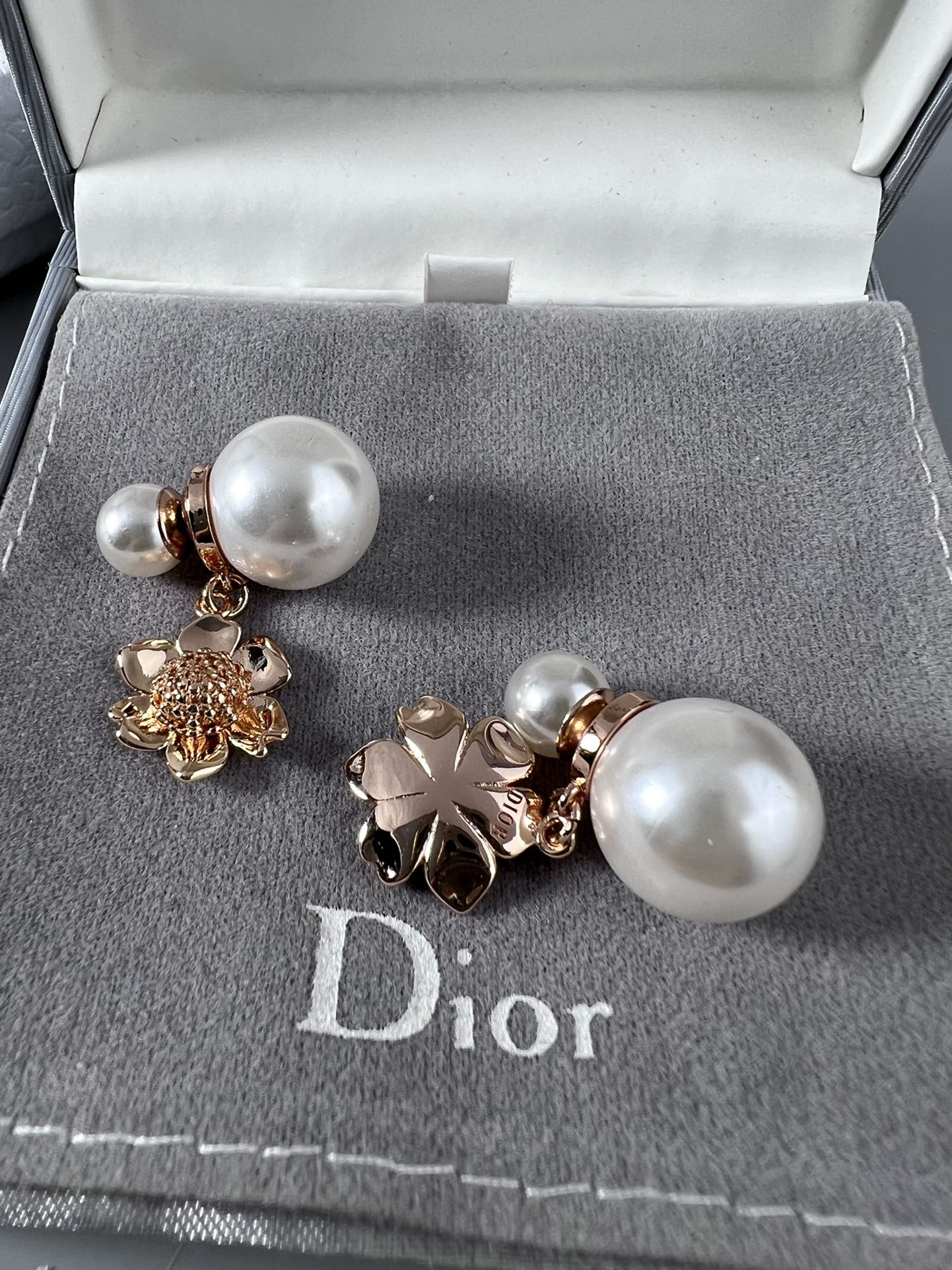 18K Dior Vintage Flower Pearl Earrings
