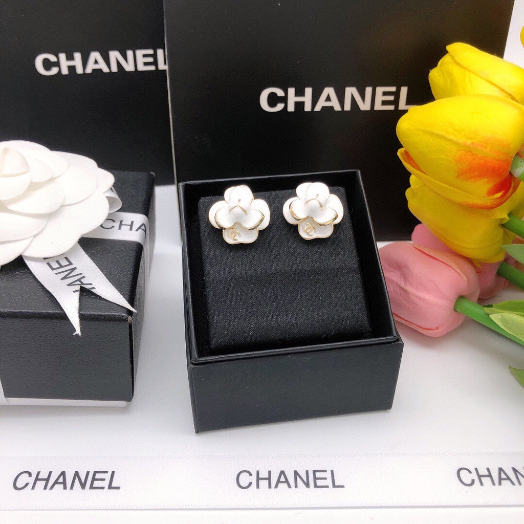 18K  Chanel Flower Pearl Earrings