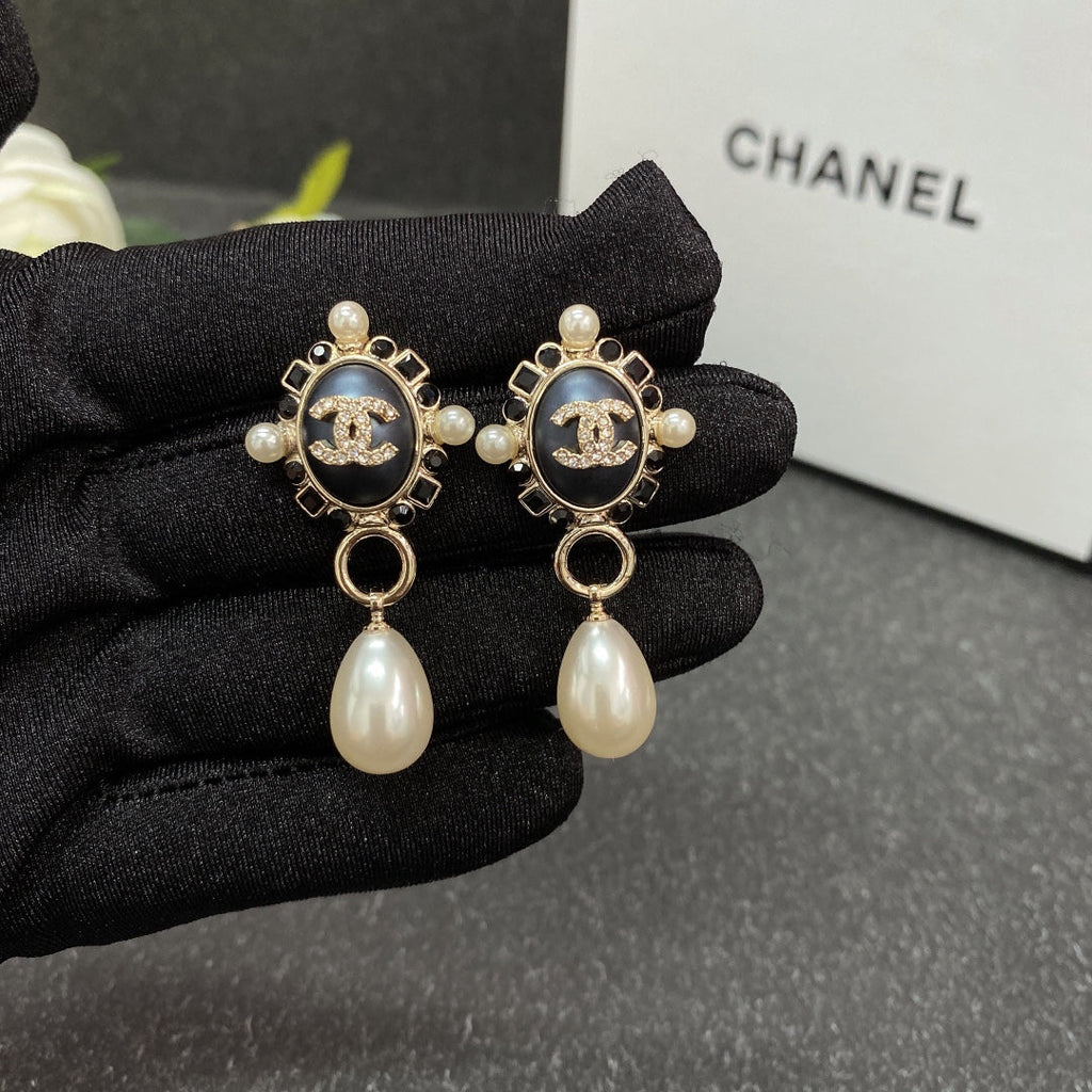 18K  Chanel Pearl Pendant Earrings