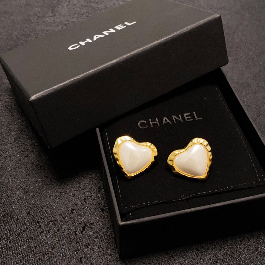 18K  Chanel Heart Pearl Earrings