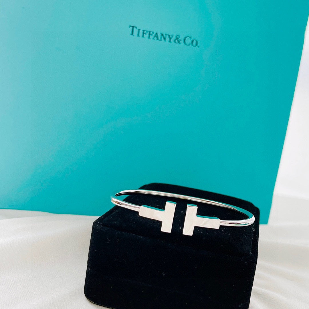 18K Tiffany Wire Bracelet