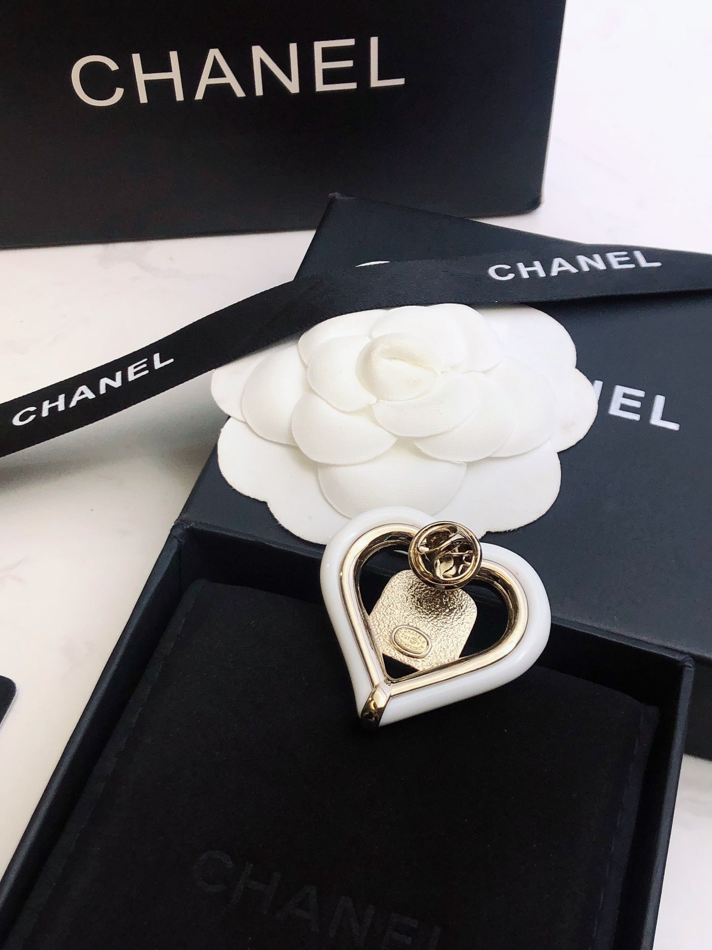 18K  Chanel Heart Brooch