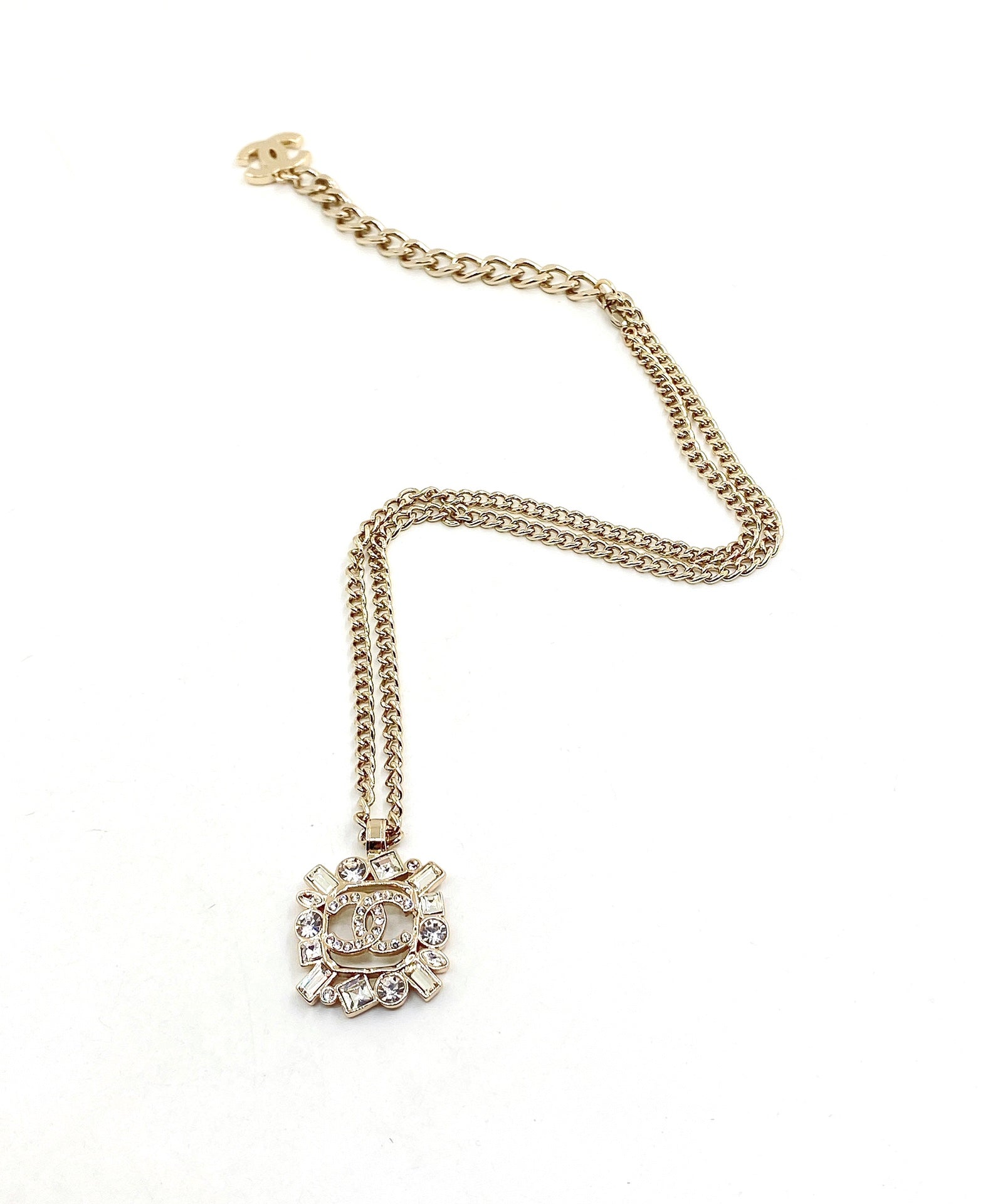 18K  Chanel Diamonds Pendant Necklace