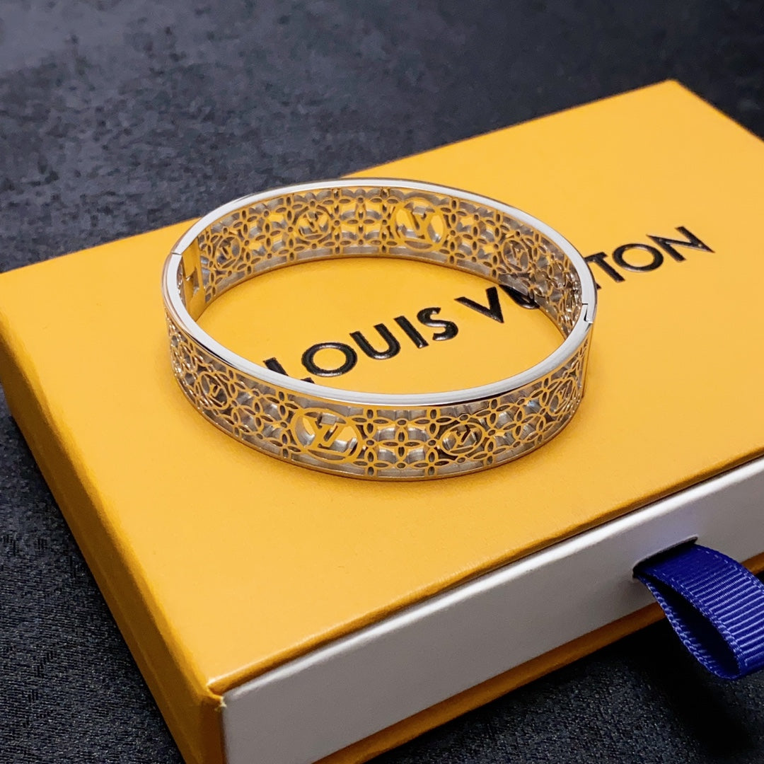 18K Louis Vuitton Cuff Chains Bracelet