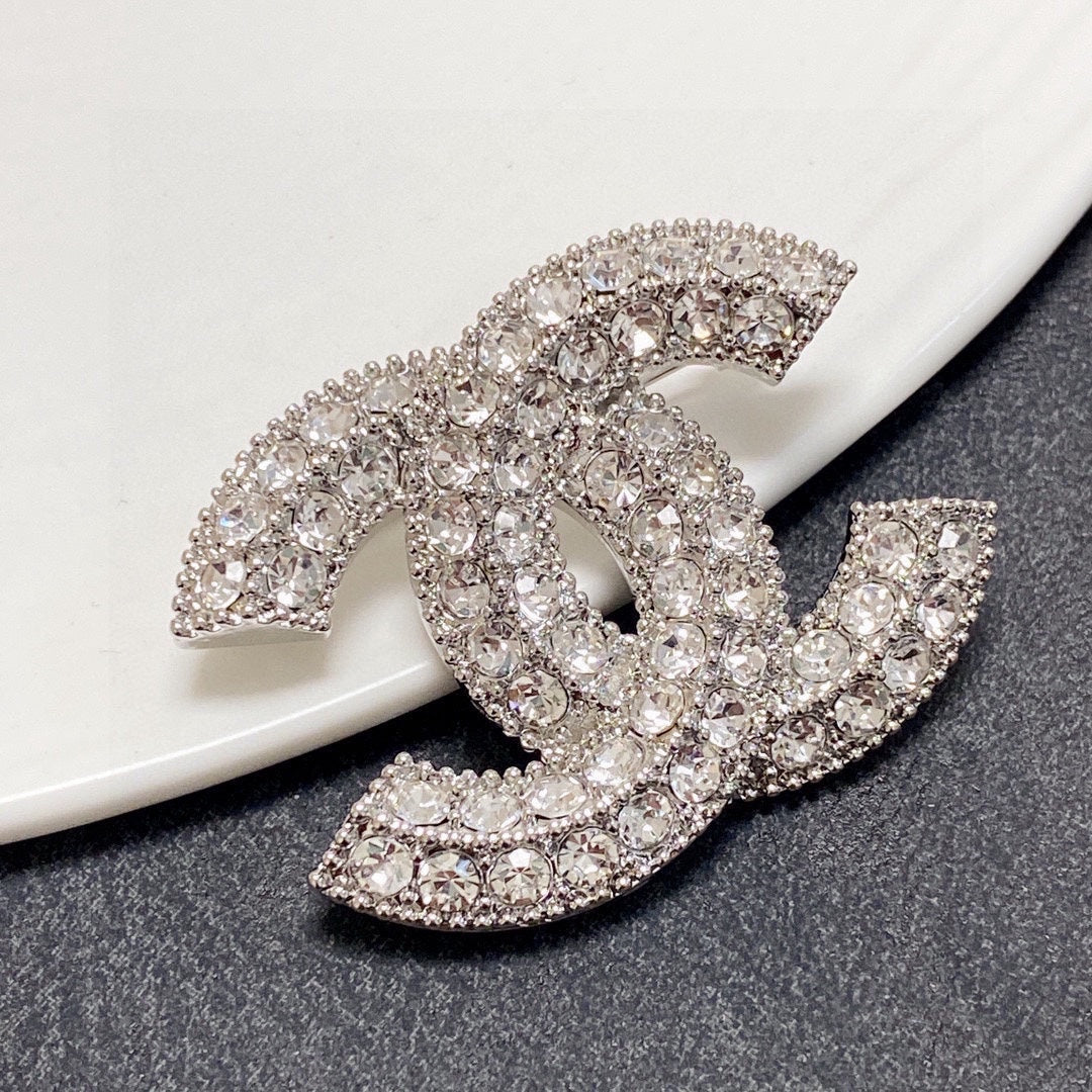 18K  Chanel Diamonds Brooch