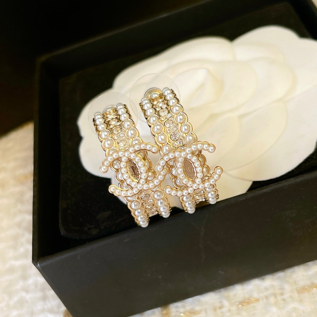 18K  Chanel Pearls Earrings