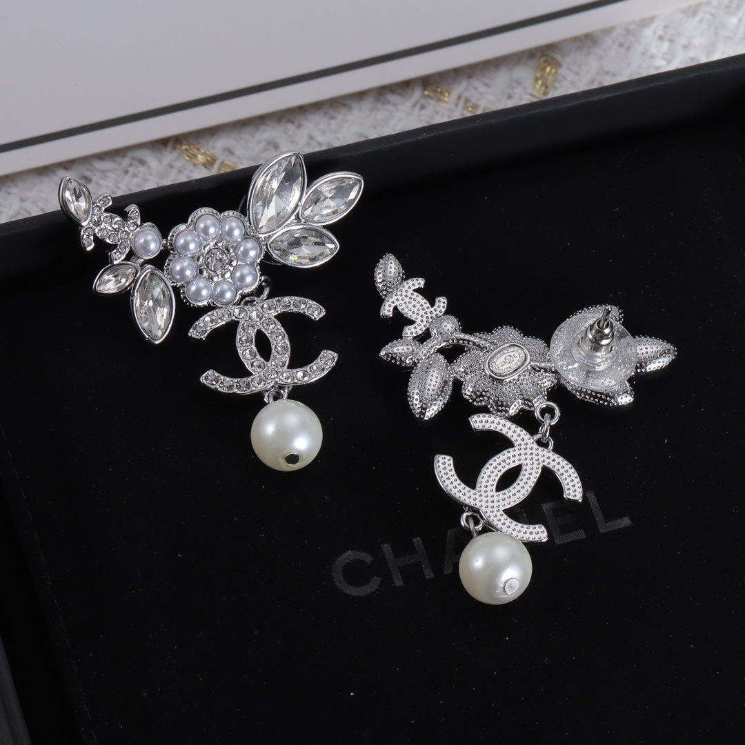 18K  Chanel Flower Crystals Earrings