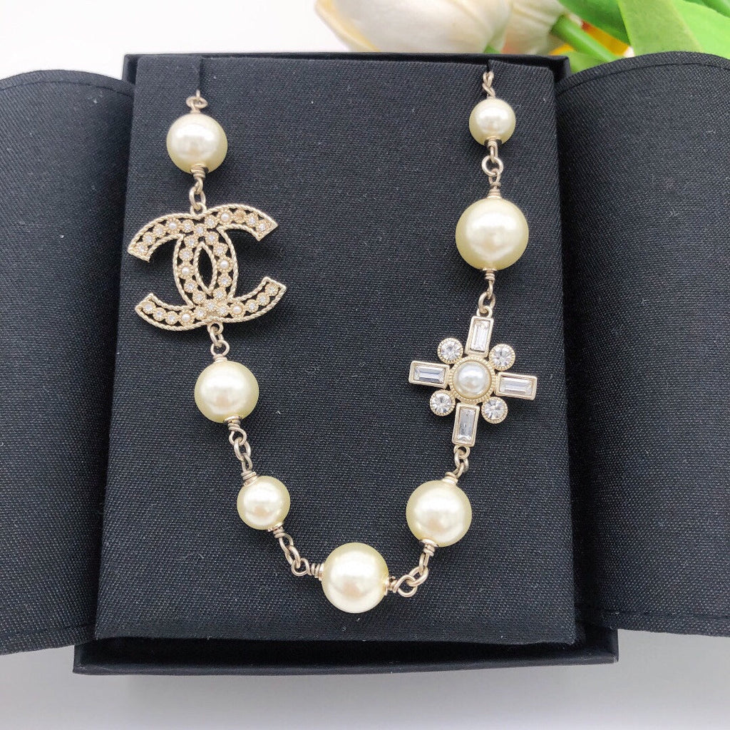 18K  Chanel Flower Pearls Chain Necklace