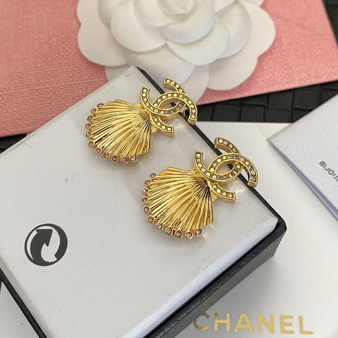 18K  Chanel Shell Pendant Earrings