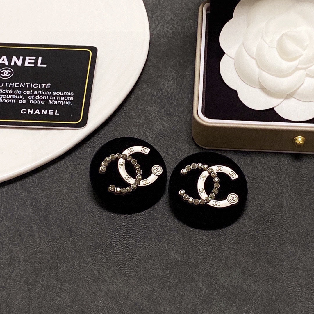 18K  Chanel Black Resin Crystals Earrings