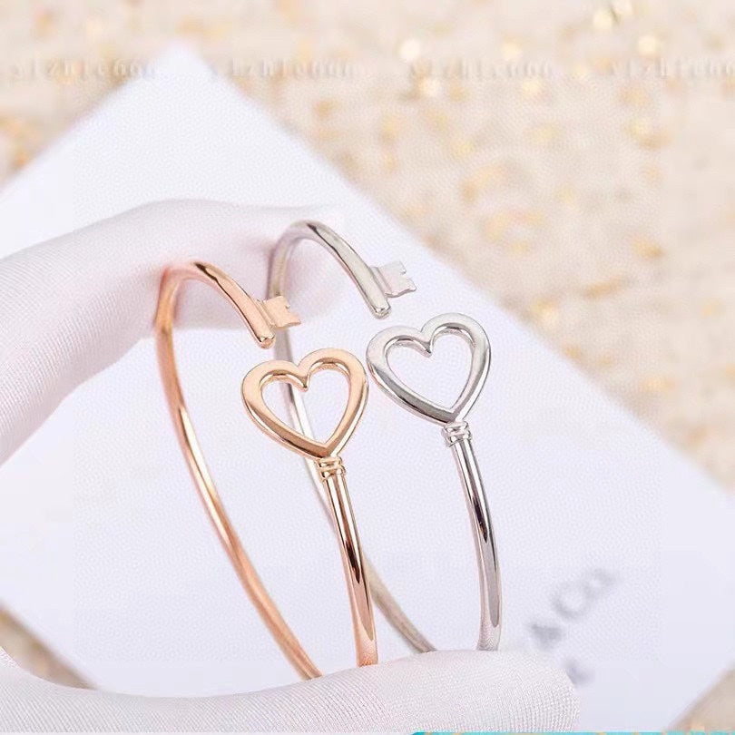 18K Tiffany Heart Key Wire Bracelet