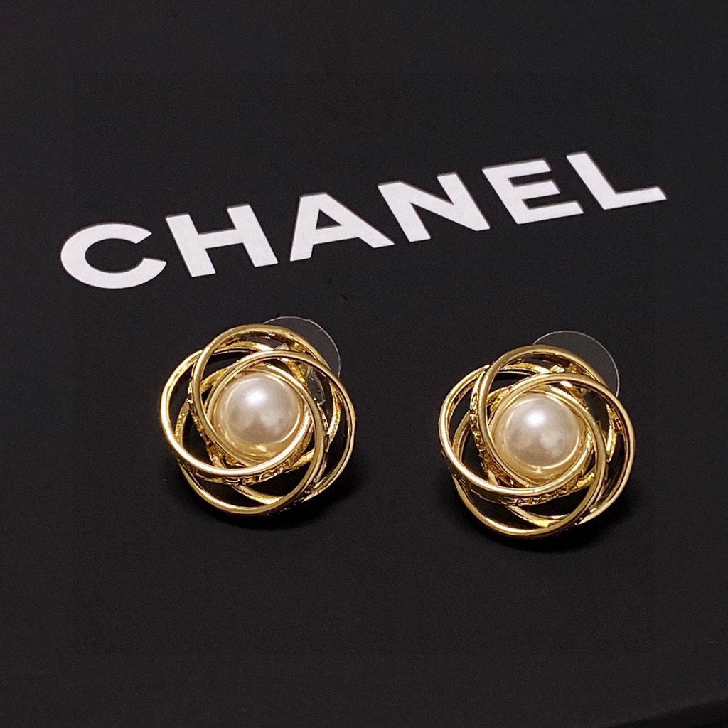 18K  Chanel Pearl Earrings