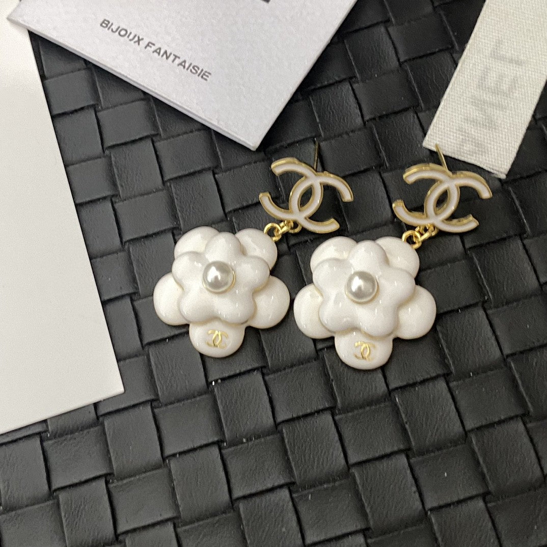18K  Chanel Flower Pearl Earrings